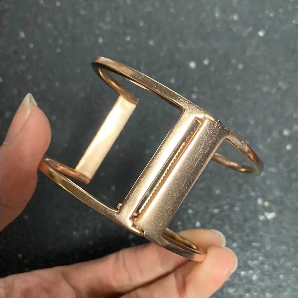 Kendra Scott  Gold and Shimmer Bracelet